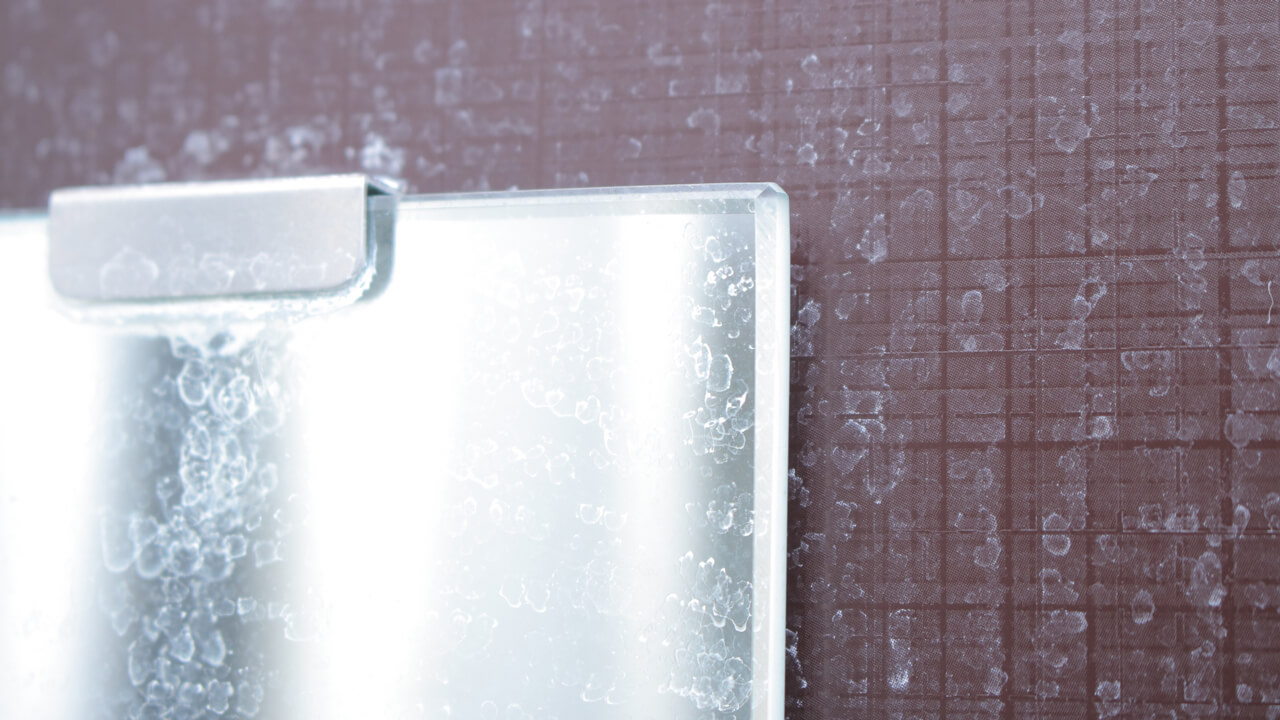 くすんだ風呂の鏡