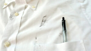 これは知ってよかった！ボールペンのインクの落とし方